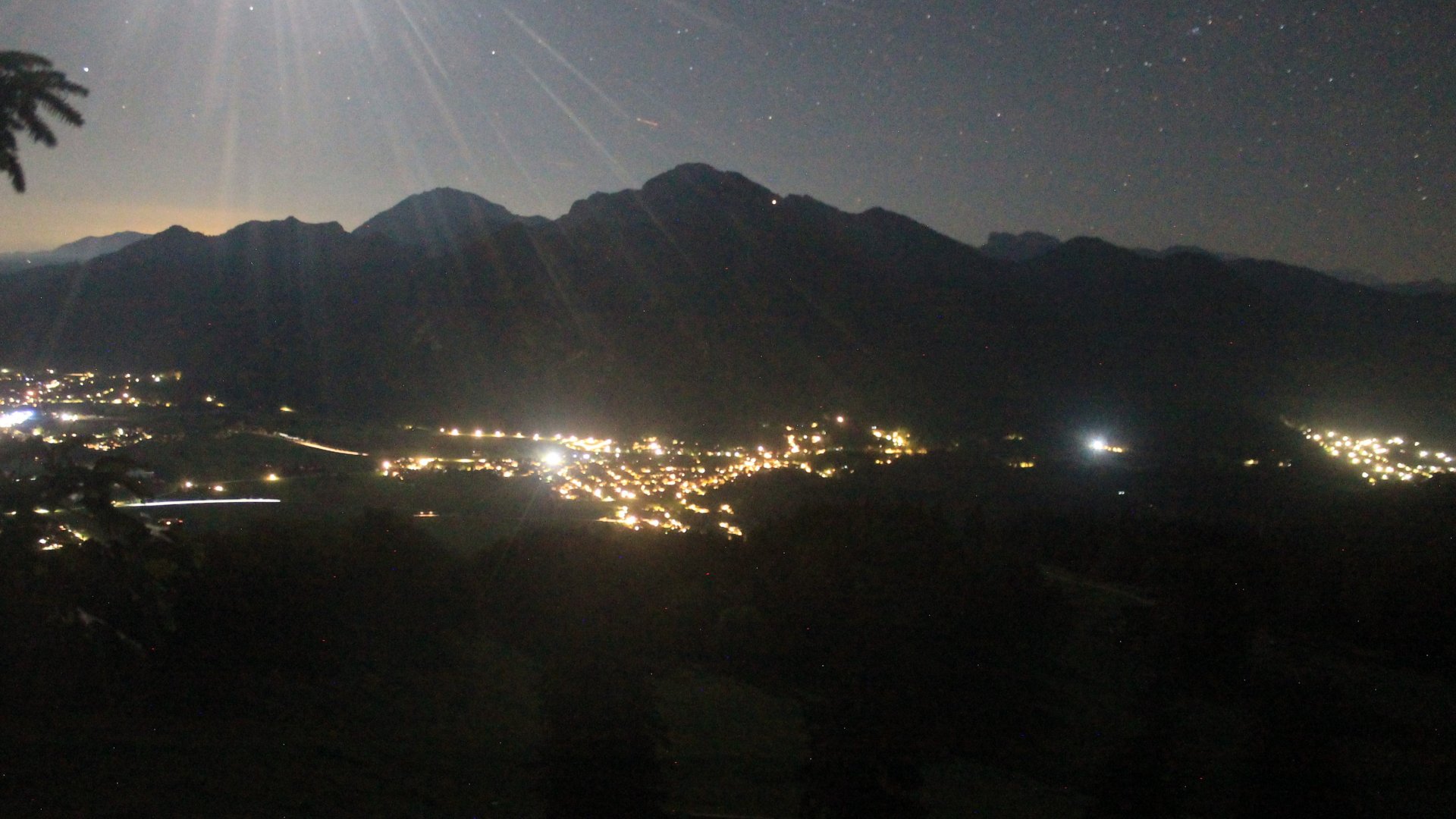Live webcam view Staffn-Alm towards the Achental valley